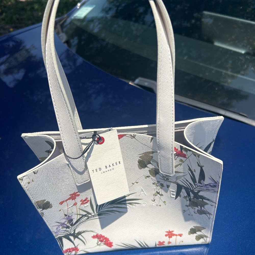 Ted Baker The Icon Small Tote. Classic Sophistication